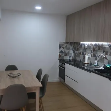 Renovado No Centro Da - Casa4 아파트 코임브라